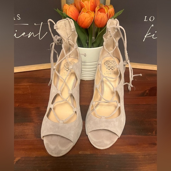 Stunning Vince Camuto “Sandria” lace-up heels. - Picture 8 of 10